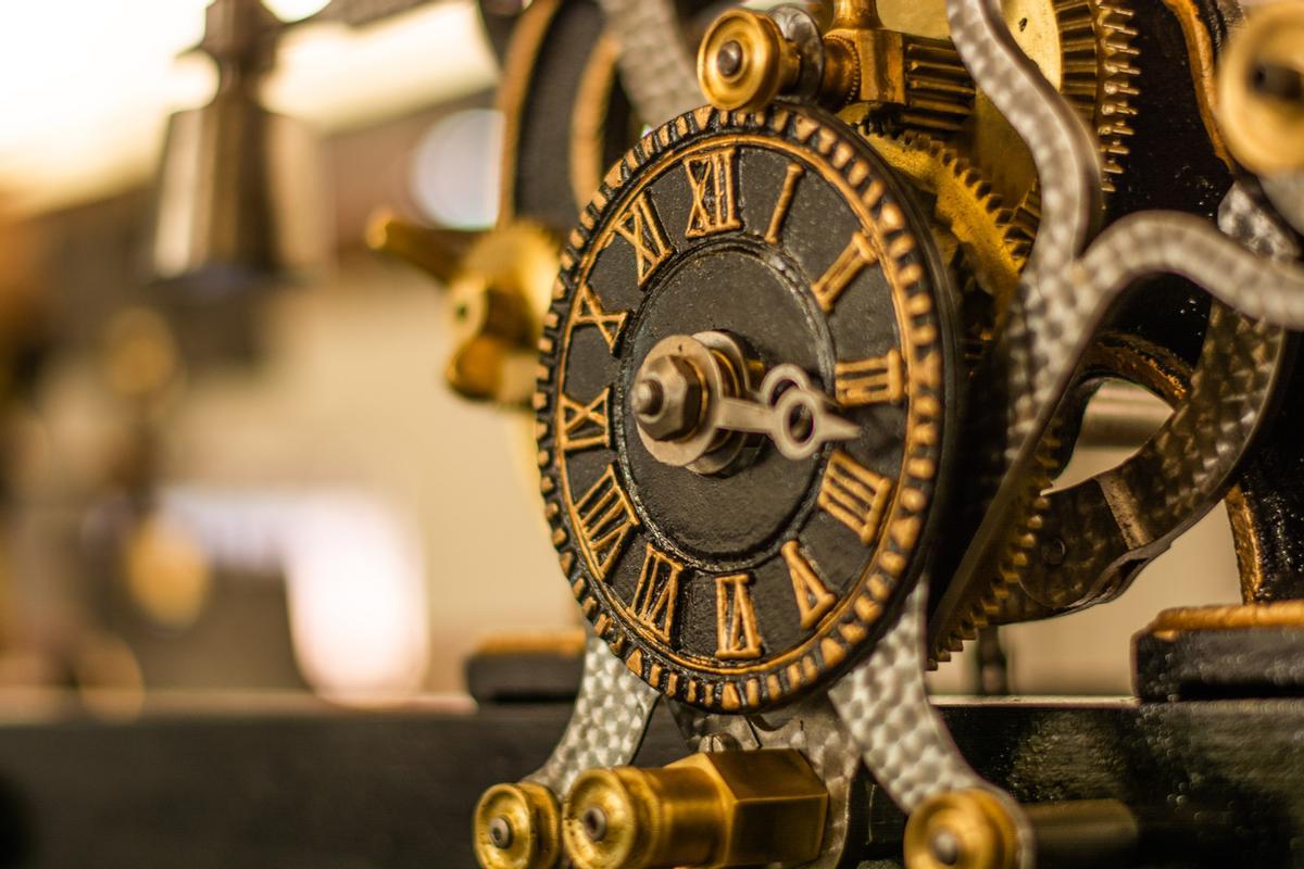 Zacatlán, Puebla, es conocido como el "Pueblo de los Relojes" porque ahí se fundó en 1918 Relojes Centenario, la primera fábrica de relojes monumentales de América Latina.