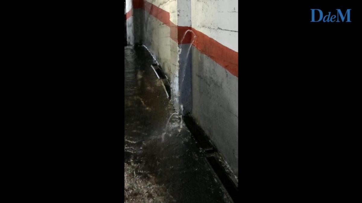 Tres días antes del socavón de Avenidas el agua corría a chorros en el garaje del edificio Sa Nostraa