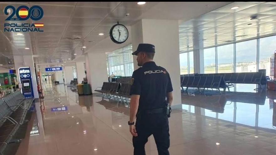 Detenido un chófer de transporte discrecional por pegar a otro en el aeropuerto de Palma