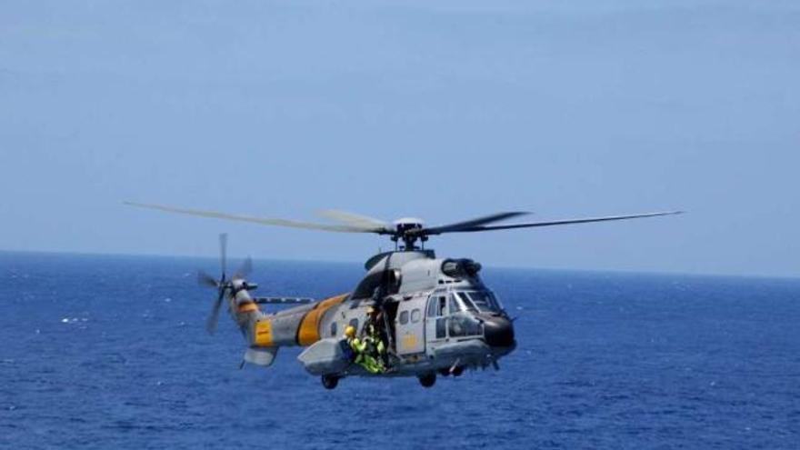 Helicóptero del Servicio de Aéreo de rescate igual al siniestrado en Canarias. / la opinión