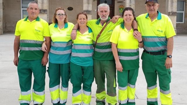 El equipo que trabajó este fin de semana en la limpieza de calles.  | CEDIDA