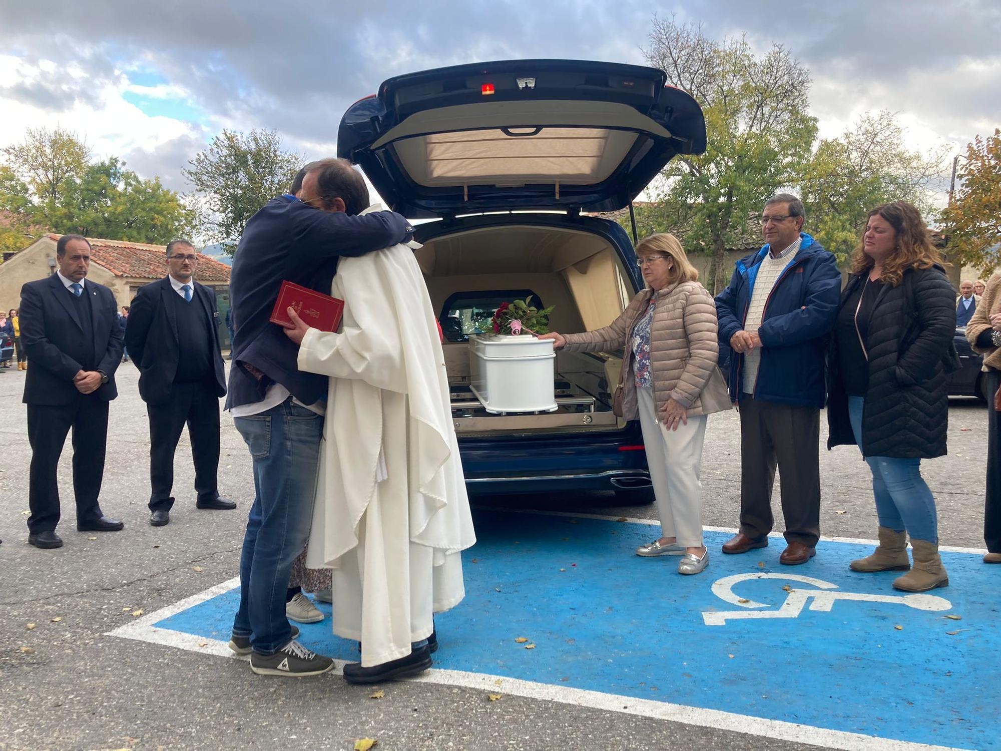 En imágenes: Funeral el Torrecaballeros, Segovia, por la niña asesinada en Gijón