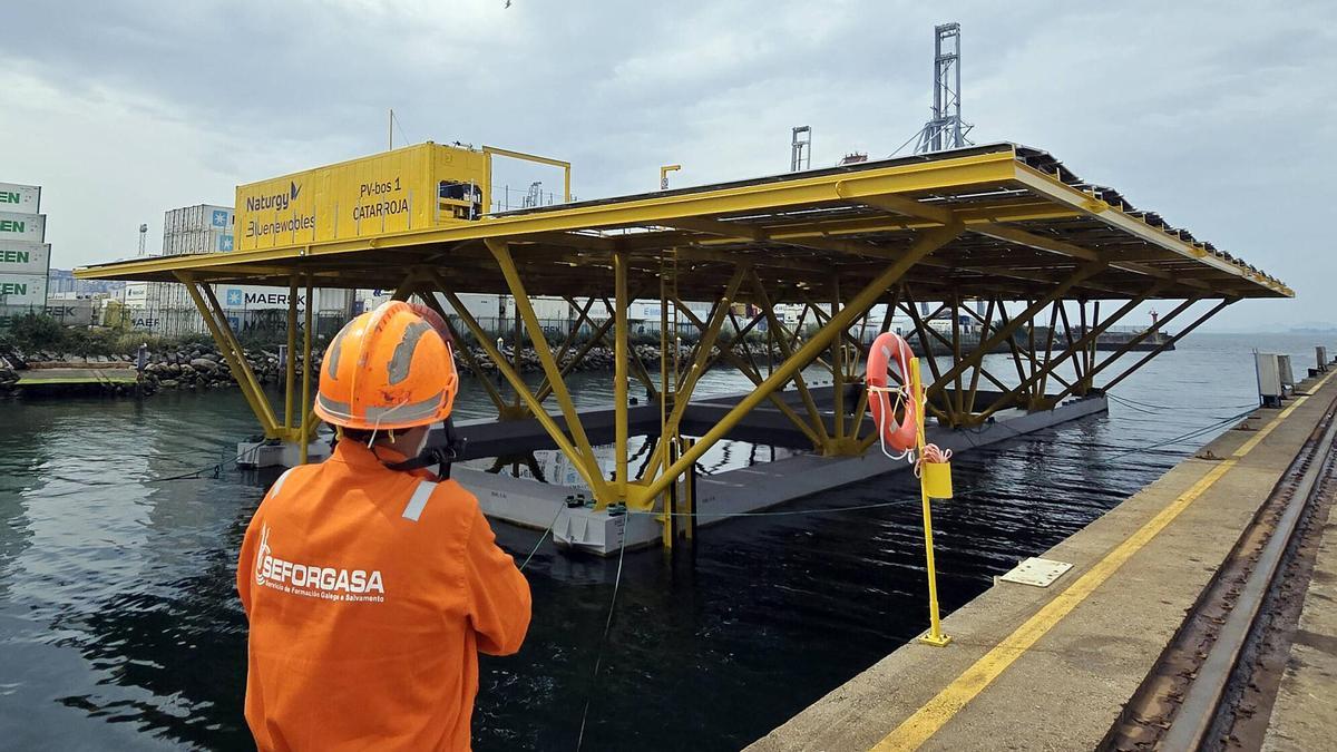 Astilleros San Enrique entrega «Catarroja», la segunda plataforma solar marina construida en Vigo