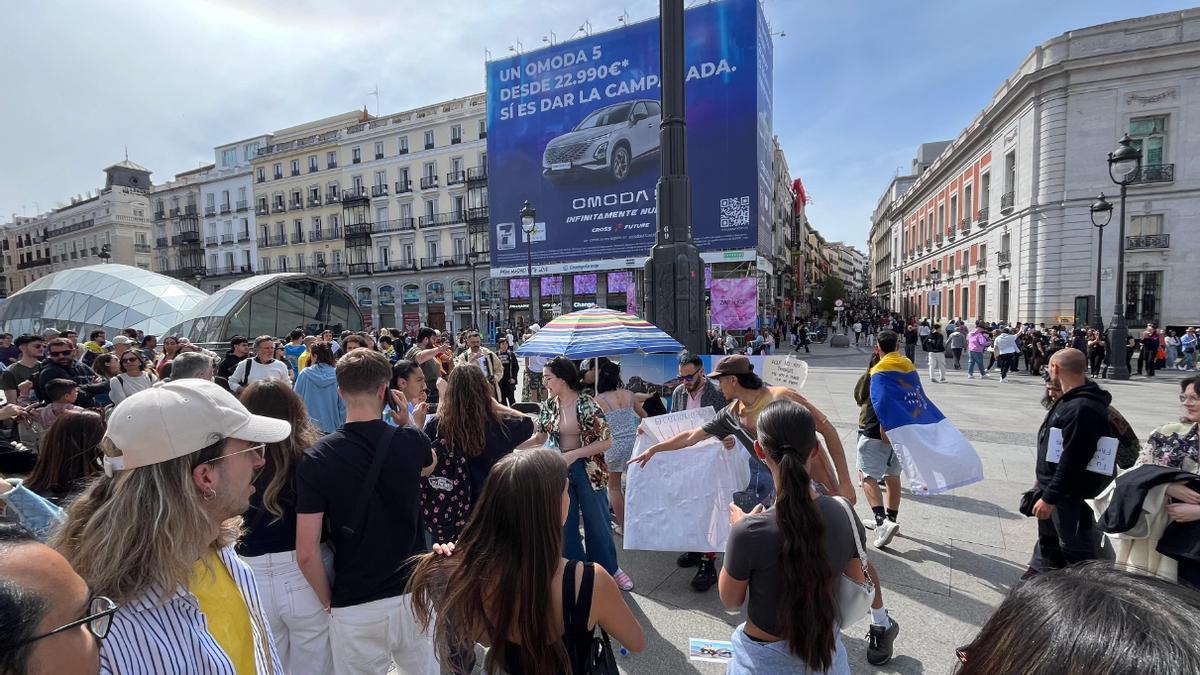 Imagen de la concentración por la manifestación 20A 'Canarias tiene un límite' en Puerta del Sol (Madrid).