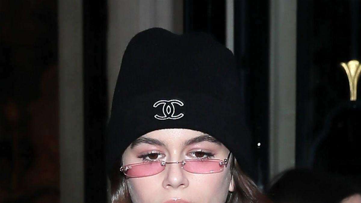 Kaia Gerber con gorro de Chanel