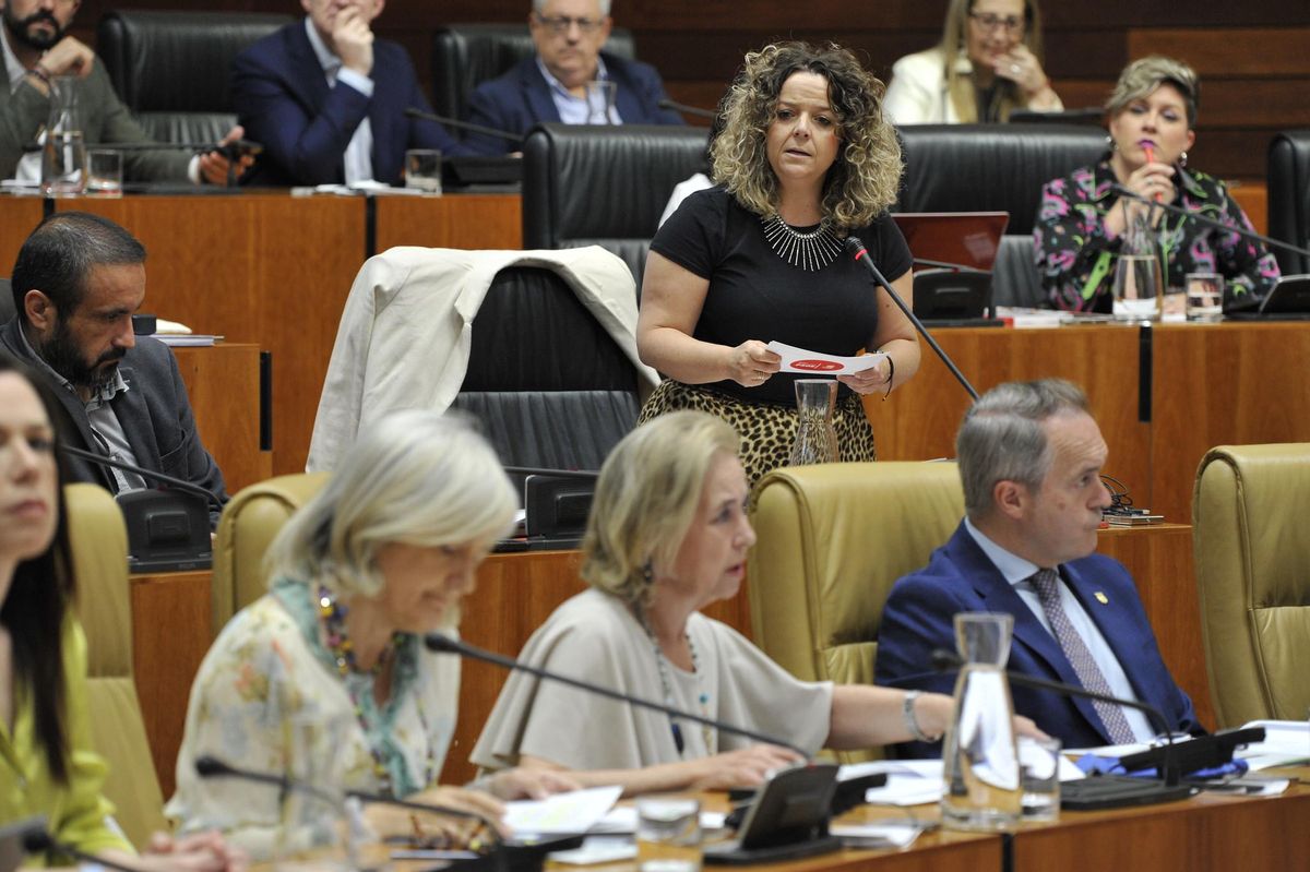 La diputada socialista Maricruz Rodríguez dimite para que Miguel Ángel Gallardo pueda tomar el acta y entrar en la Asamblea de Extremadura.