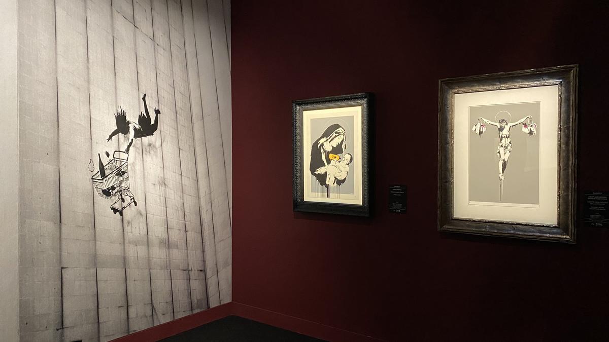 Varias obras de Bansky en el Disseny Hub Barcelona.