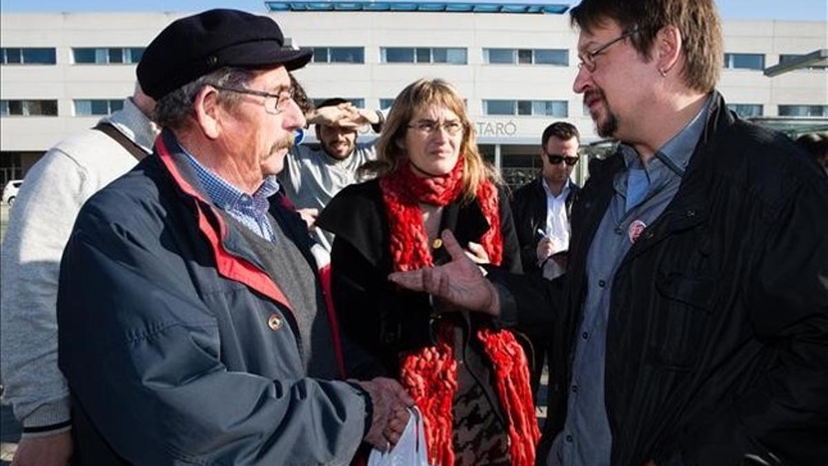 Xavier Domènech presenta sus medidas en materia de Sanidad frente al hospital de Mataró,