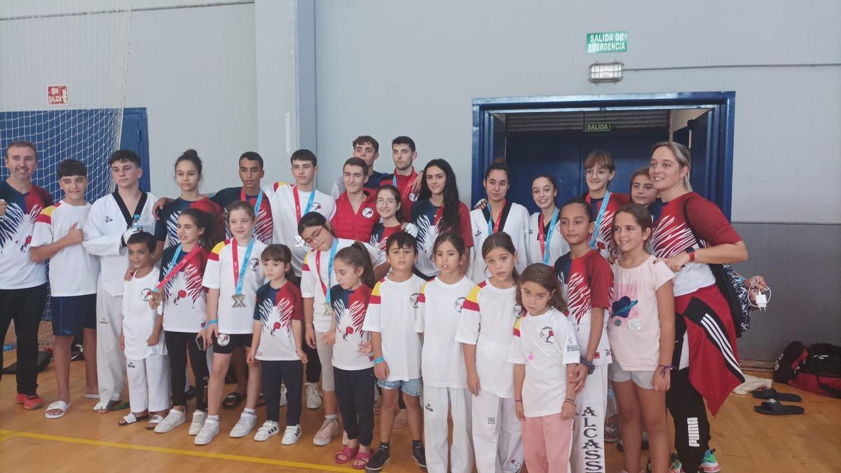 Club de taekwondo de Alcàsser fue tercero en el Opene e la Comunitat.