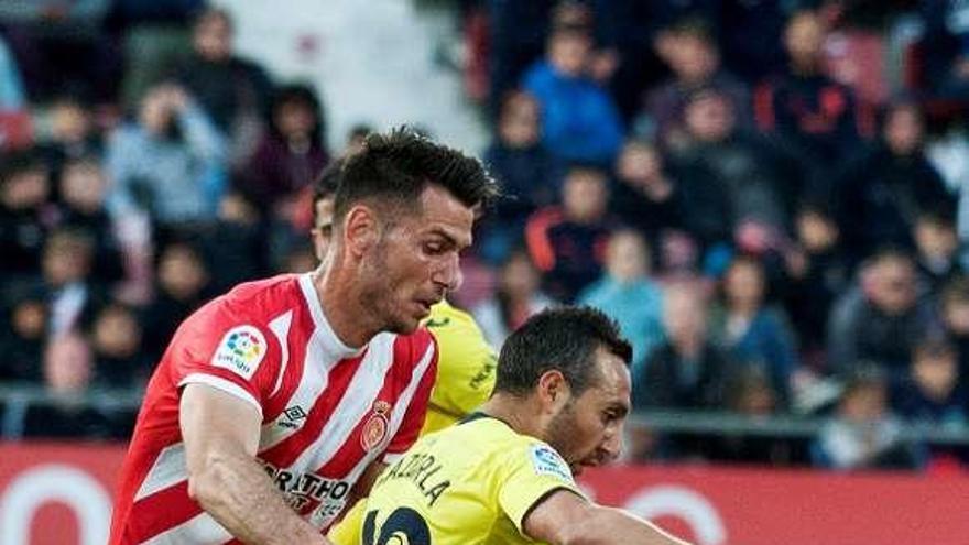 Cazorla pugna con Alcalá en el Girona-Villarreal.