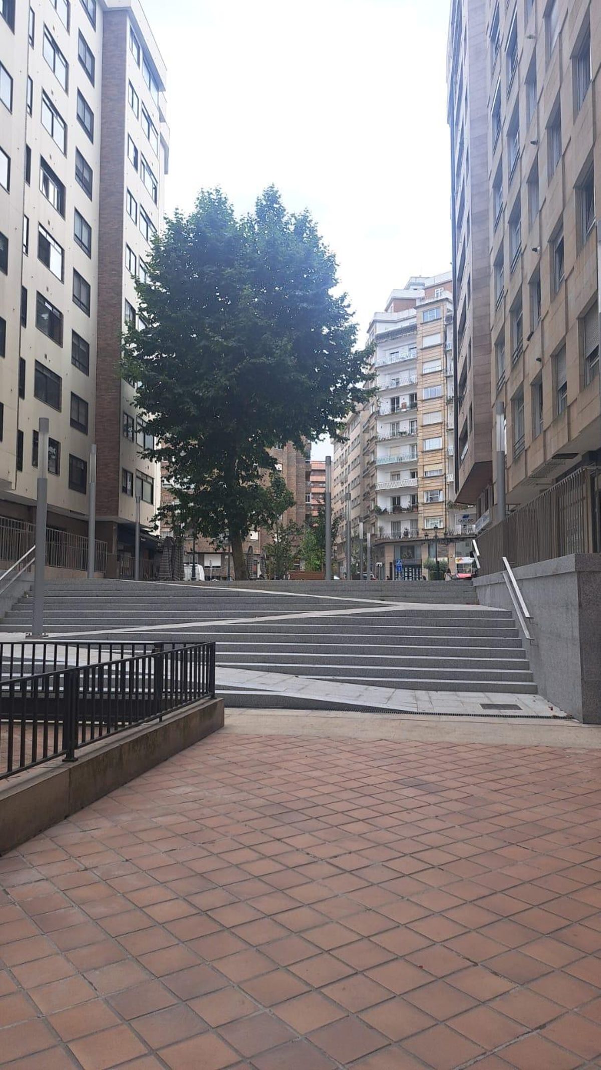 Nueva escalera y rampa en el Calexón Balado hacia Rosalía