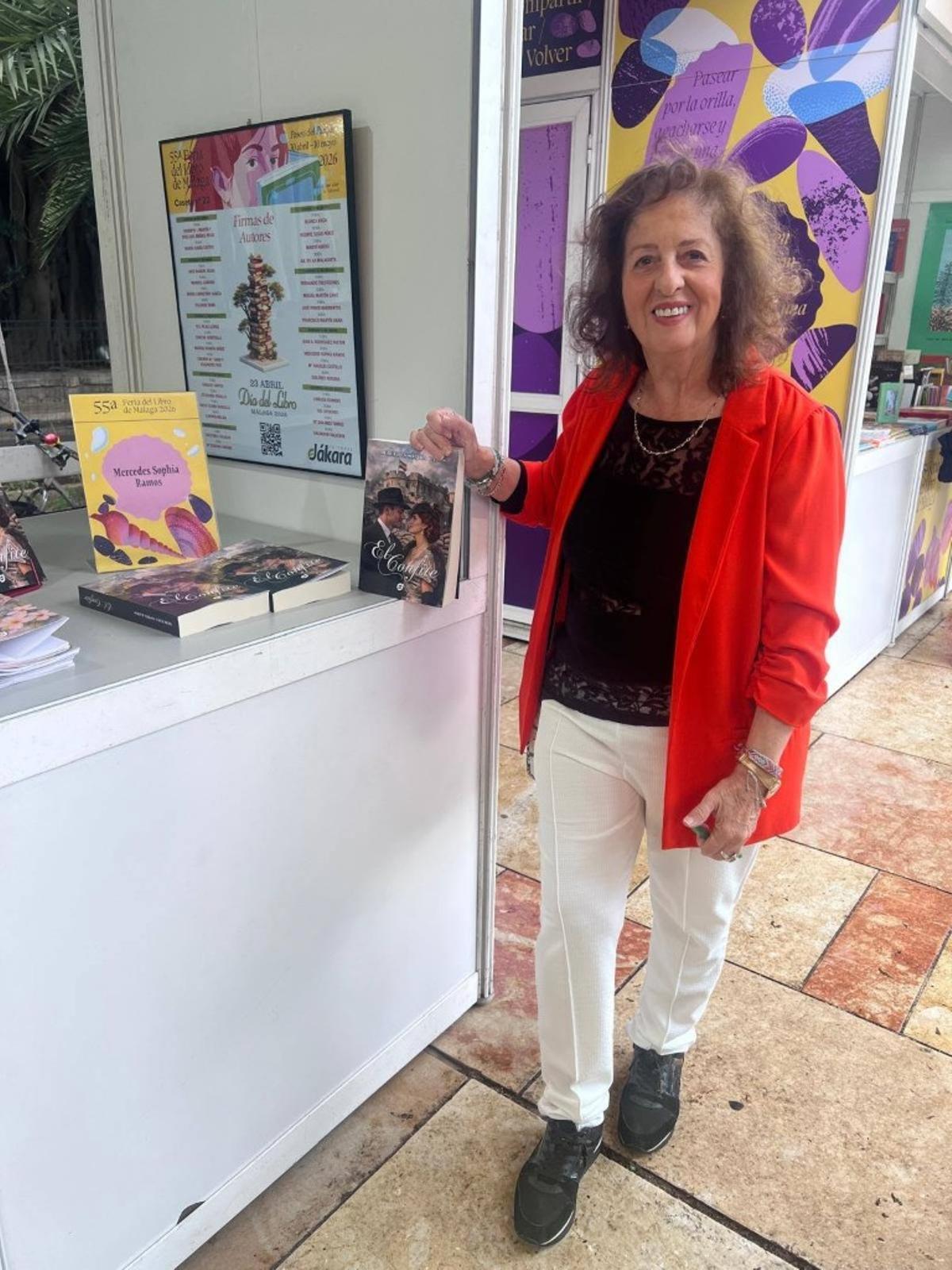 Mercedes Sophía Ramos, con su novela en la última Feria del Libro de Málaga.