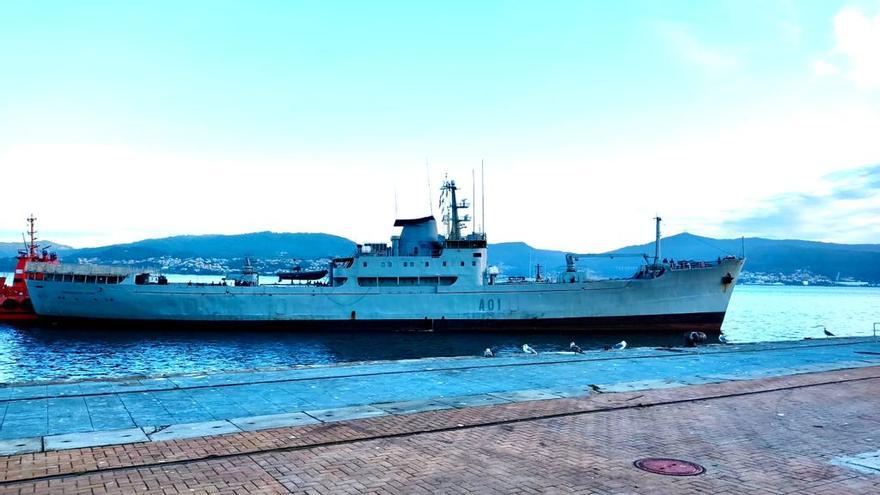El buque, amarrado en Puerto de Vigo.