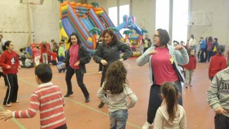 Fiesta en una pasada edición de campamentos de Navidad.