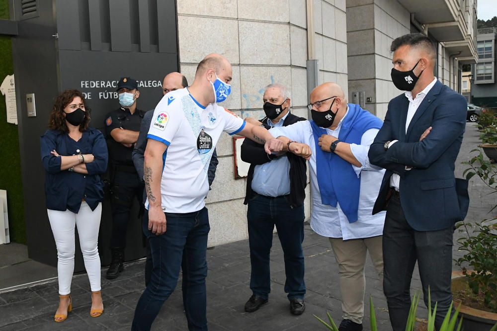 La caravana en defensa del Deportivo colapsó el tráfico en varios puntos de A Coruña.