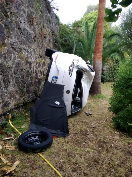 Un joven de 17 años, grave tras caer con su coche a una vivienda de Valldemossa