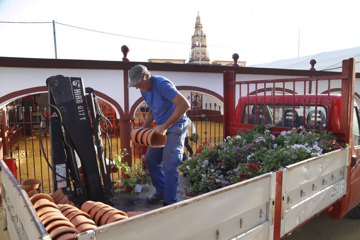 El desmontaje de la Feria 2026, en imágenes El desmontaje de la Feria 2026, en imágenes
