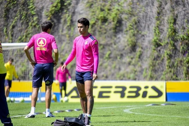 Entrenamiento de la UD Las Palmas en Barranco ...