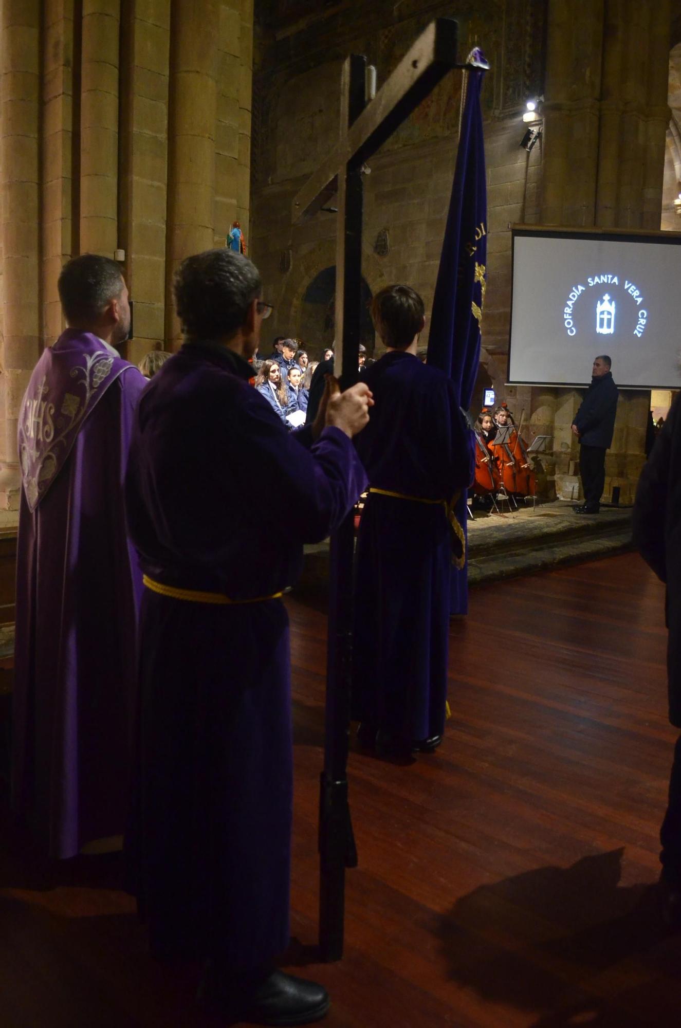 Semana Santa Benavente 2024: Así celebra la Vera Cruz la noche del Jueves Santo