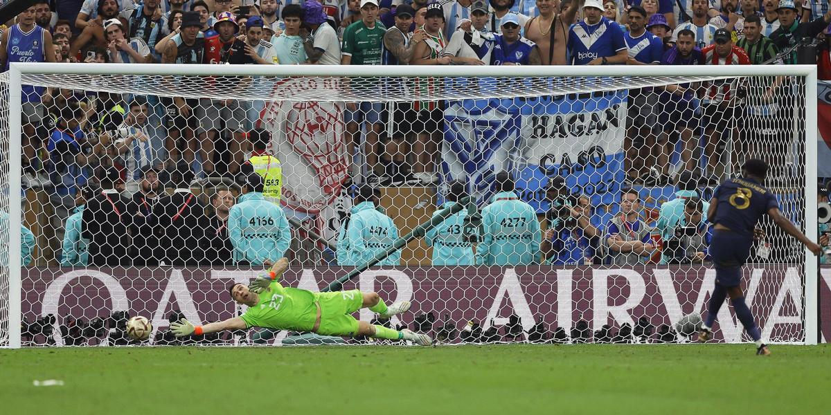 Aurelien Tchouameni falla el penalti en la tanda de la final del mundial de 2022 en Catar