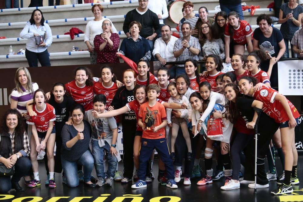 Alegría en las louriñanas, que celebraron el pase a la finalísima por todo lo alto tras eliminar al Gijón.