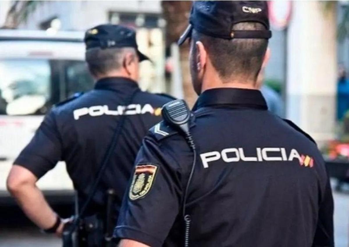 Policías nacionales.