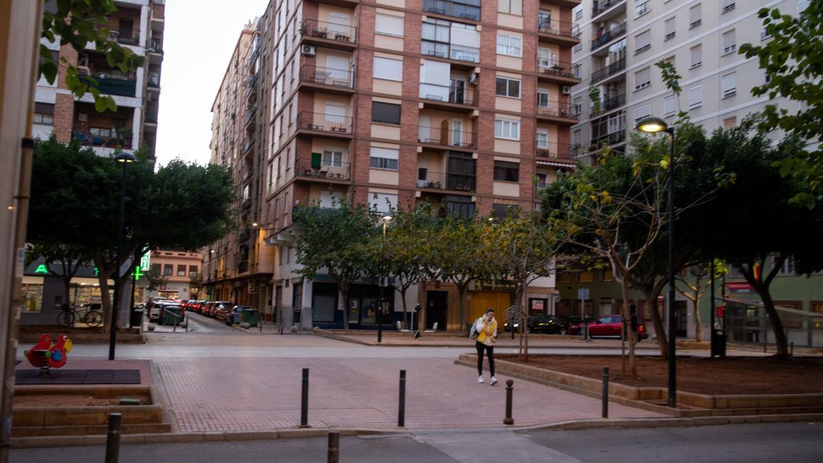 Imagen de la plaza Constitución de Castelló donde los vecinos denuncian que existen múltiples molestias.