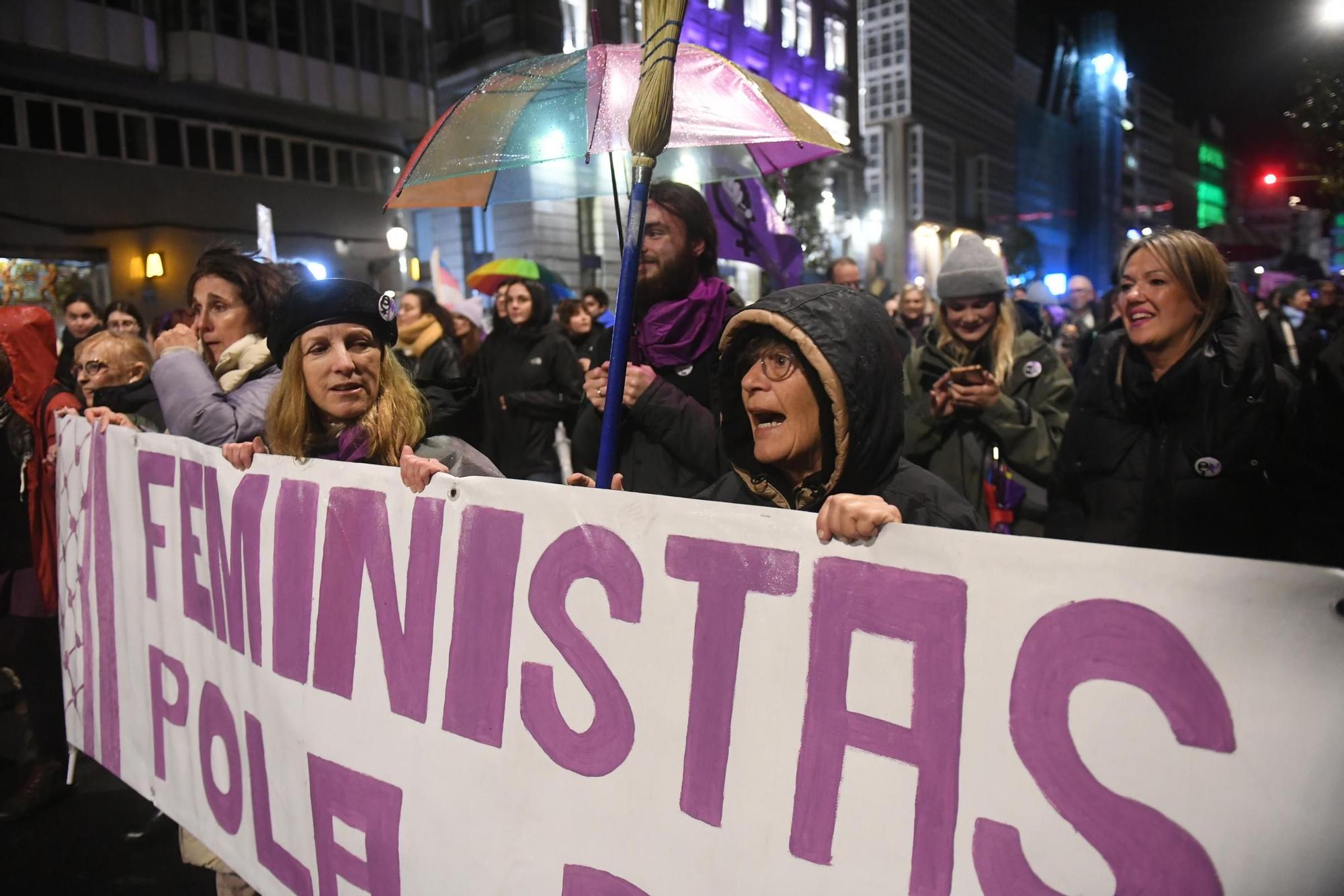 8M: unos 3.000 manifestantes marchan en A Coruña por los derechos de la mujer