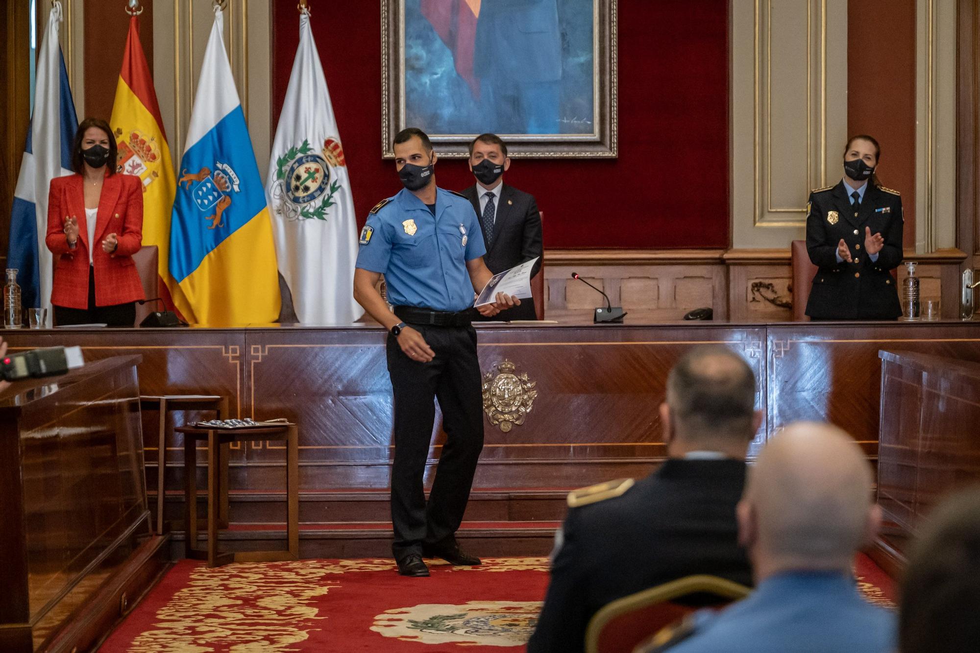 Entrega medallas a la Policía Local Santa Cruz