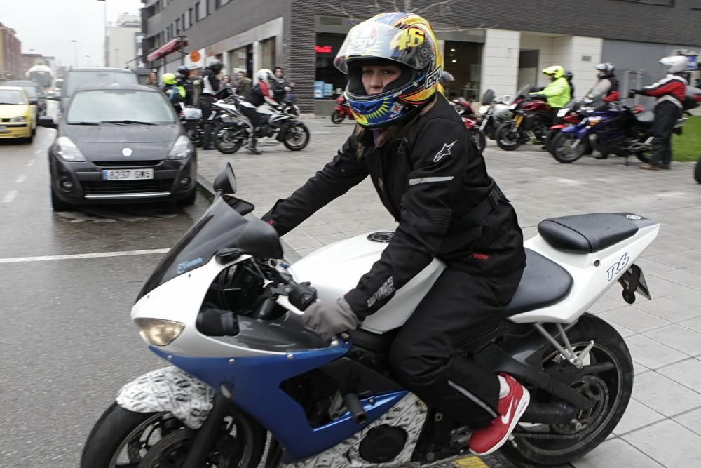 "Motocomadres". Un grupo de moteras celebra las Comadres en una ruta de moto