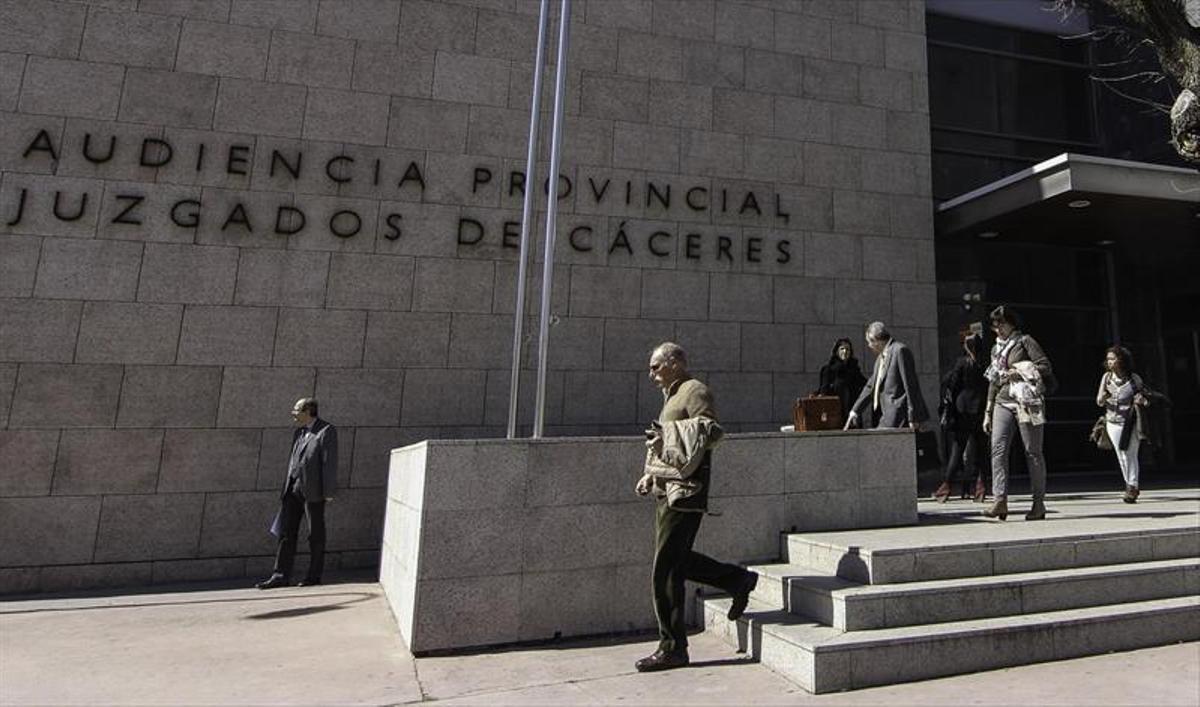 Condenado por acosar y maltratar a su pareja cuando cortó la relación