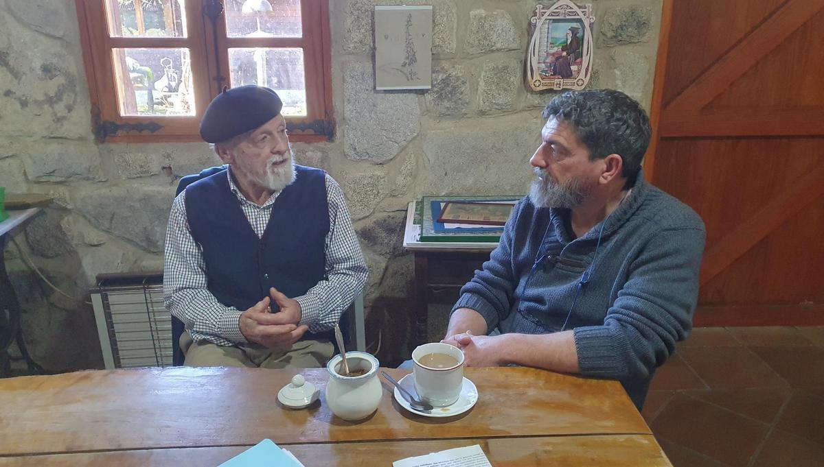 Pablo Carro, artífice do proxecto, e o etnógrafo Calros Soilla.