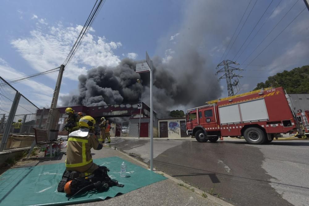 Incendi a la fàbrica Bo de debò a Sant Vicenç de Castellet