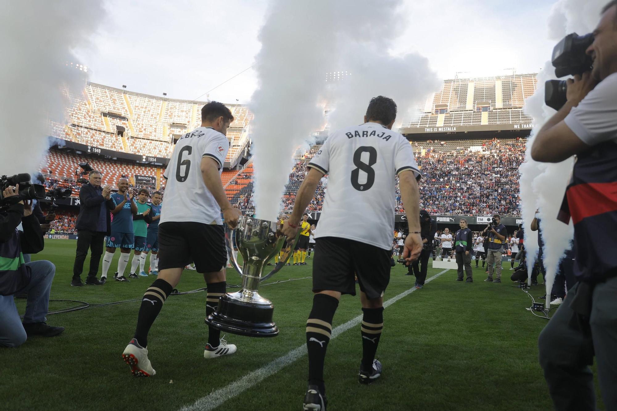 ¡Qué recuerdos! Las fotos del homenaje al Valencia del Triplete