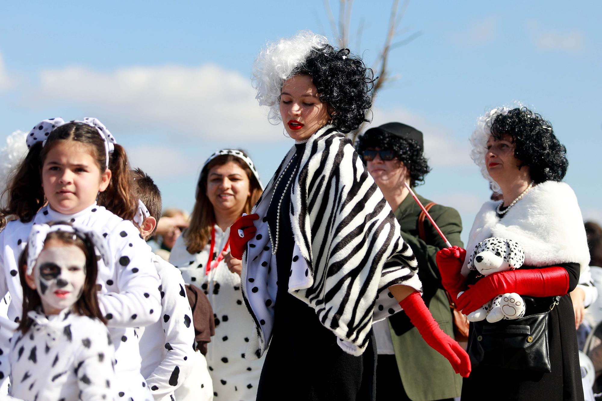 Mira aquí todas las imágenes de la rúa de carnaval de Sant Josep 2023