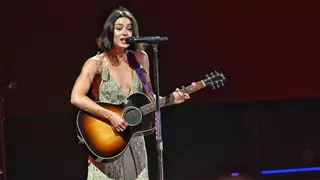 Gracie Abrams corona con su encanto confesional un arranque del Cruïlla rendido al ‘girl power’