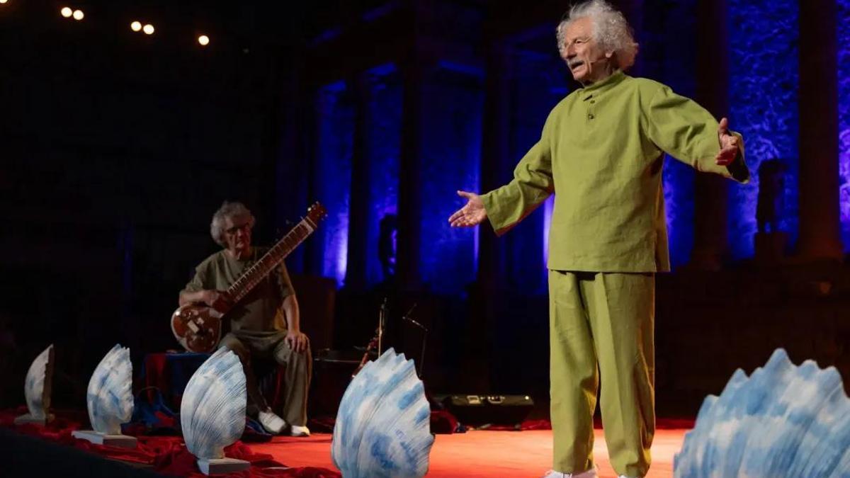 El Brujo vivió un momento difícil en el Teatro de las Esquinas de Zaragoza.