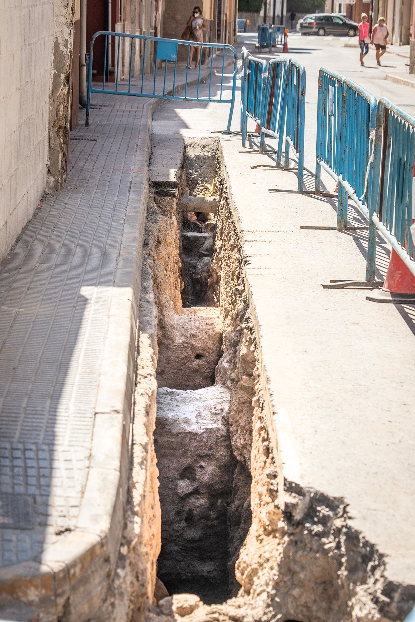 Hallan nuevos restos de las murallas y viviendas medievales en el casco urbano de Orihuela