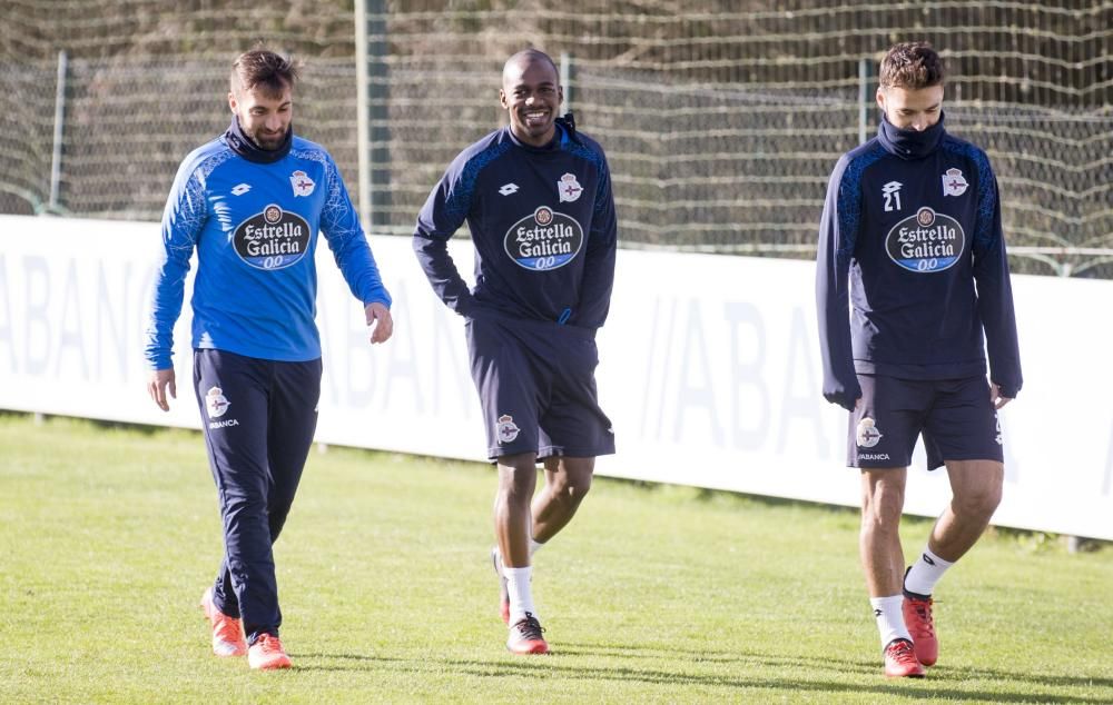 Gaël Kakuta trabajó esta mañana en Abegondo por primera vez desde su incorporación al Deportivo, donde jugará cedido hasta final de temporada.