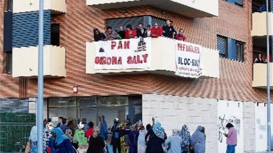 Una vuitantena d&#039;activistes van donar suport a l&#039;acció, que es va desenvolupar de manera pacífica.