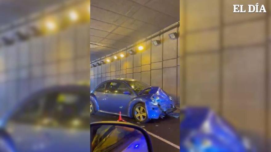 Aparatoso accidente en Vía de Ronda en La Laguna (Tenerife)