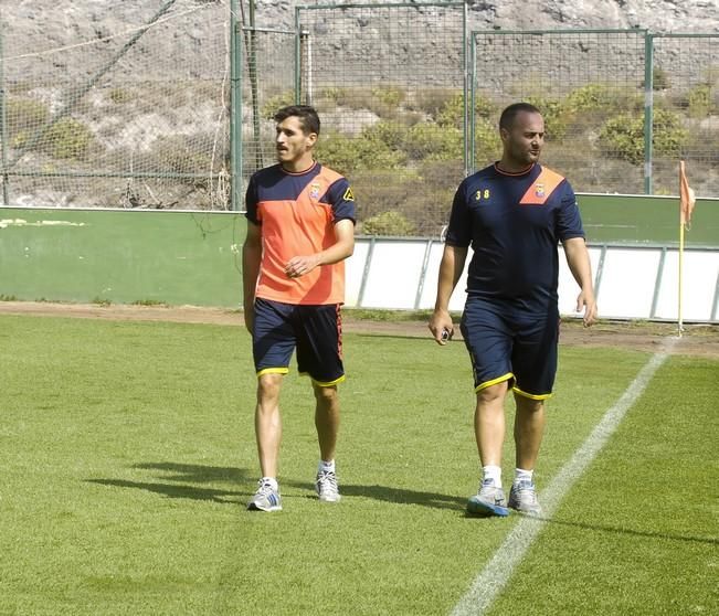 ENTRENAMIENTO DE LA UD LAS PALMAS Y ENTREVISTGA ...