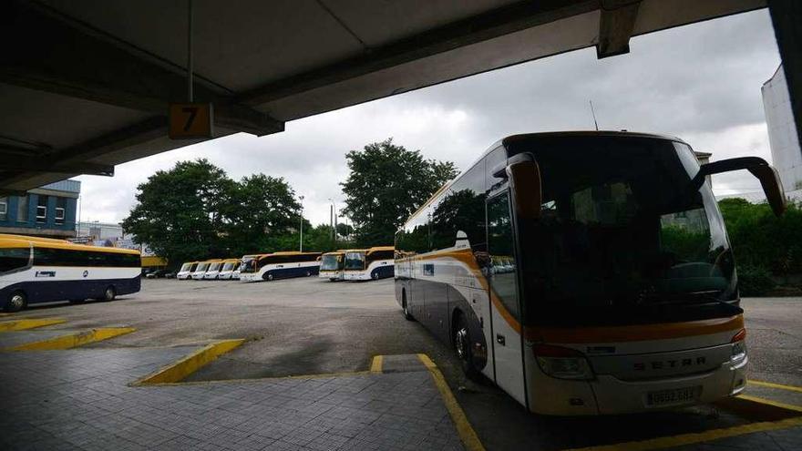 Autobuses estacionados en la estación de Pontevedra en una de las jornadas de huelga. // Gustavo Santos