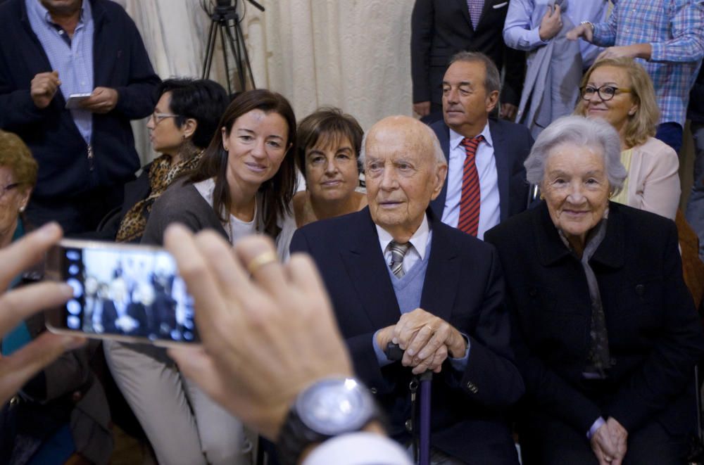 Homenaje a los 25 vecinos centenarios de Valencia