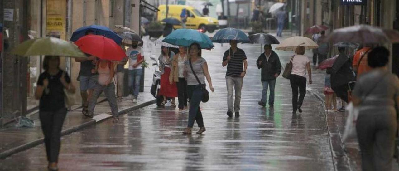 El día de ayer estuvo protagonizado por la presencia de la lluvia en la ciudad. // Jesús Regal