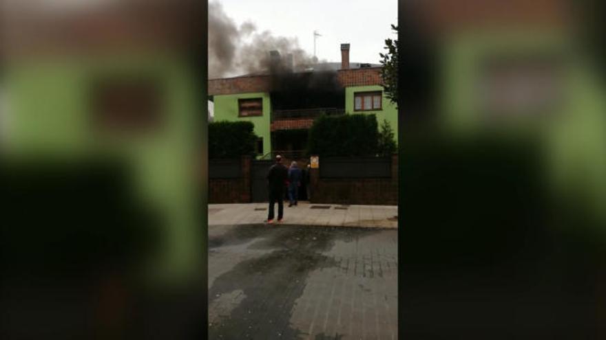 Alarma en Vallobín por el incendio de una vivienda