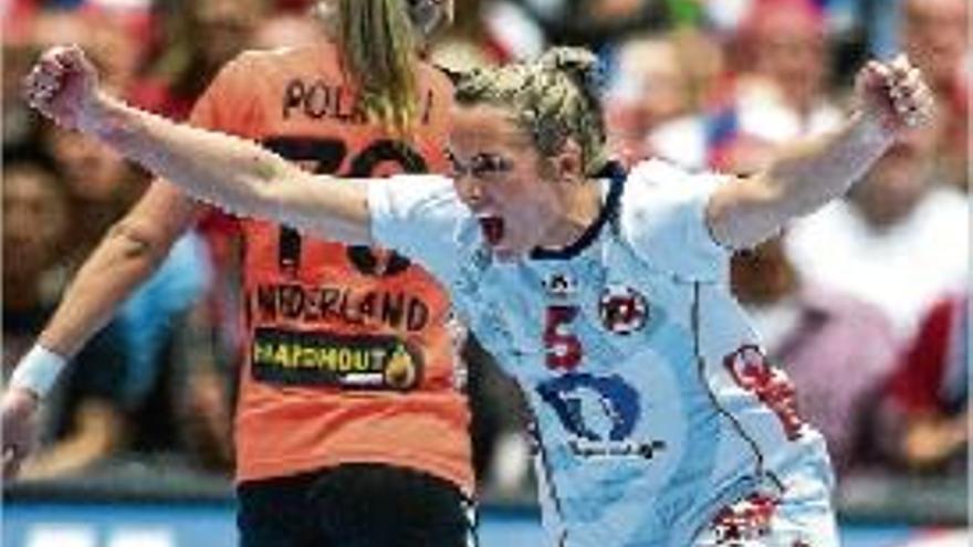 Ida Alstad celebra un gol en el Noruega-Holanda d&#039;ahir