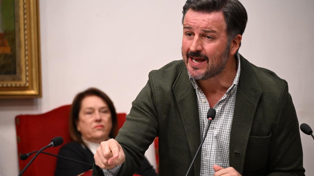 El alcalde de Elche, Pablo Ruz, se mostró muy tenso toda la sesión plenaria