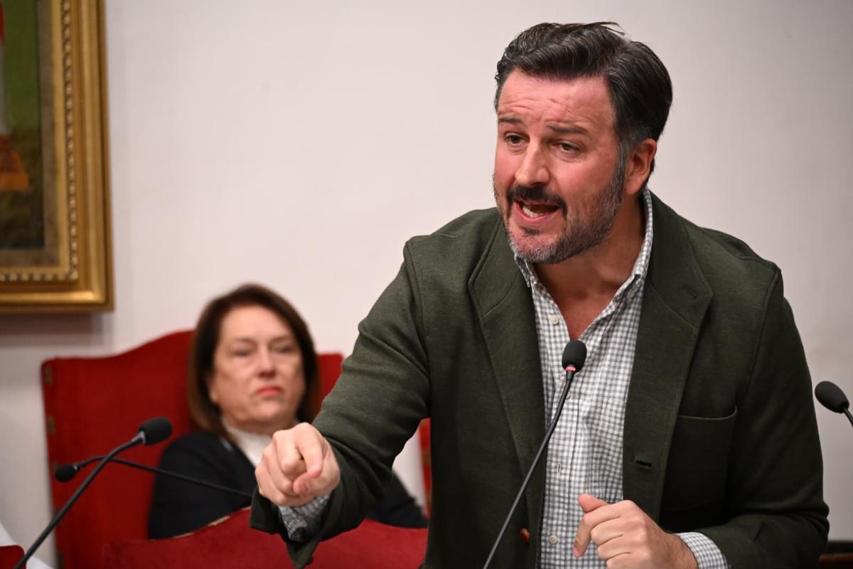 El alcalde de Elche, Pablo Ruz, se mostró muy tenso toda la sesión plenaria