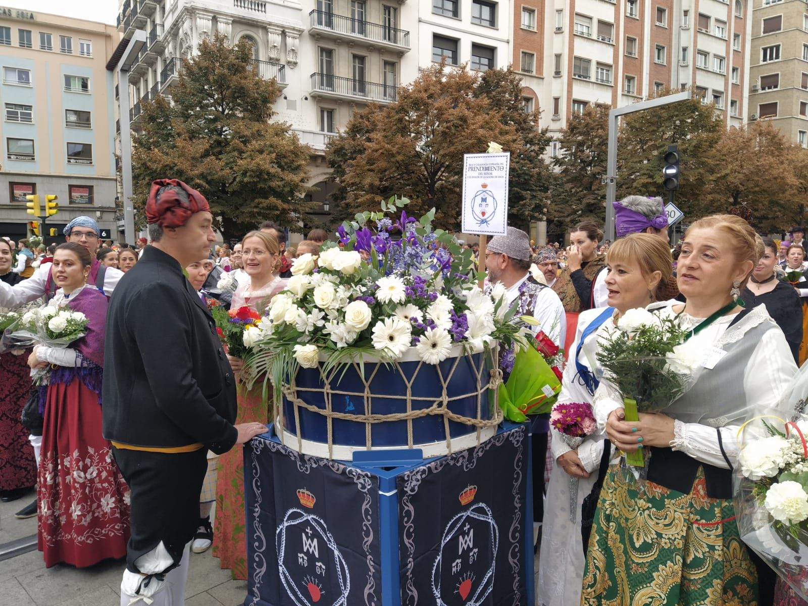 En imágenes | La Ofrenda de Flores a la Virgen del Pilar 2023 (I)